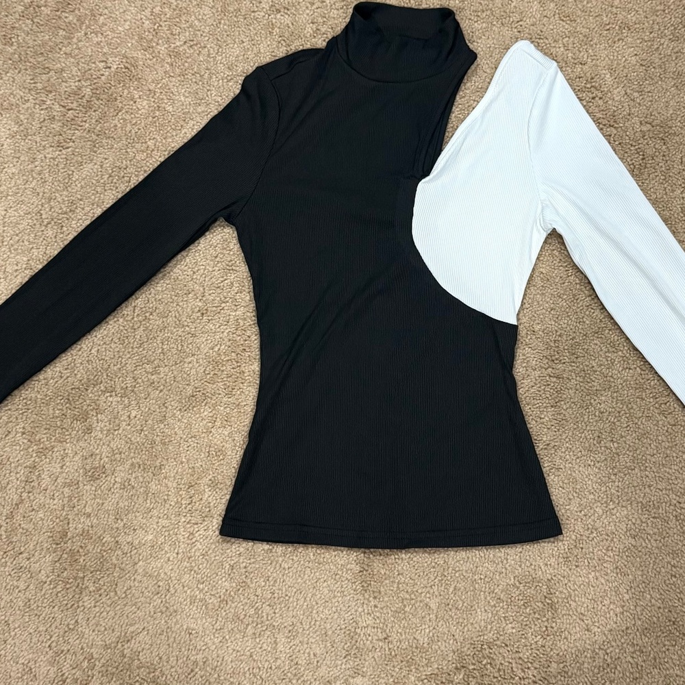 Womens XS Black White Cut Out Long sleeve Top - brand new never worn
